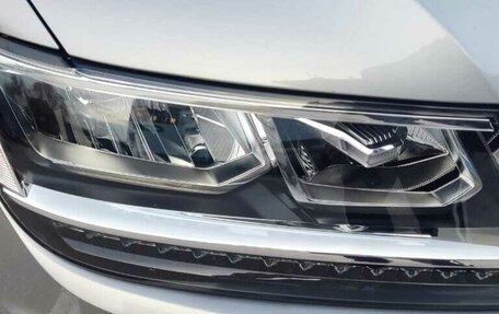 Volkswagen Tiguan II, 2020 год, 2 900 000 рублей, 13 фотография