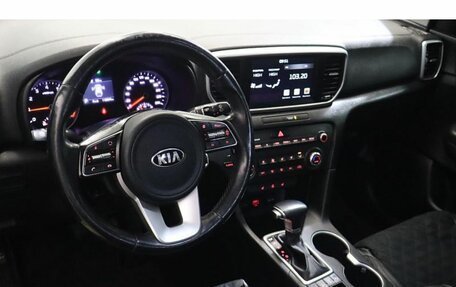 KIA Sportage IV рестайлинг, 2020 год, 2 300 000 рублей, 6 фотография