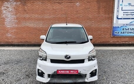 Toyota Voxy II, 2010 год, 970 000 рублей, 1 фотография