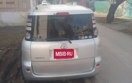 Toyota Sienta I, 2010 год, 550 000 рублей, 6 фотография