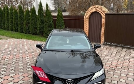 Toyota Camry, 2021 год, 2 700 000 рублей, 2 фотография