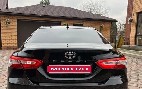 Toyota Camry, 2021 год, 2 700 000 рублей, 10 фотография