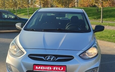 Hyundai Solaris II рестайлинг, 2013 год, 680 000 рублей, 1 фотография