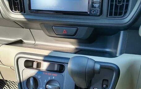 Toyota Passo III, 2017 год, 880 000 рублей, 13 фотография