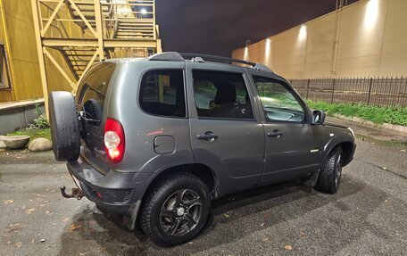 Chevrolet Niva I рестайлинг, 2017 год, 820 000 рублей, 3 фотография