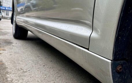 Toyota Avensis III рестайлинг, 2003 год, 570 000 рублей, 33 фотография