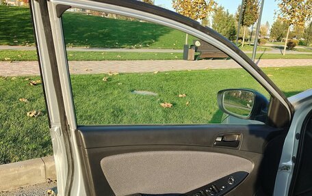 Hyundai Solaris II рестайлинг, 2013 год, 680 000 рублей, 14 фотография