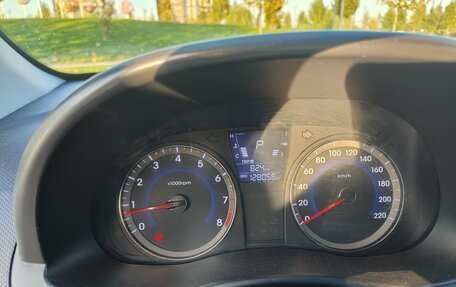 Hyundai Solaris II рестайлинг, 2013 год, 680 000 рублей, 17 фотография