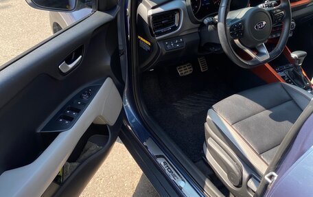 KIA Stonic, 2018 год, 1 750 000 рублей, 8 фотография