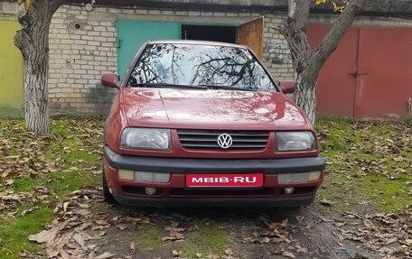 Volkswagen Vento, 1992 год, 305 000 рублей, 1 фотография