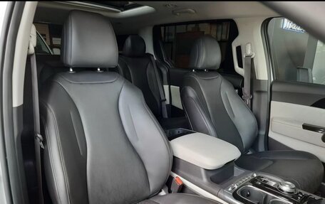 KIA Carnival, 2022 год, 4 700 000 рублей, 12 фотография