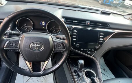 Toyota Camry, 2018 год, 3 100 000 рублей, 10 фотография