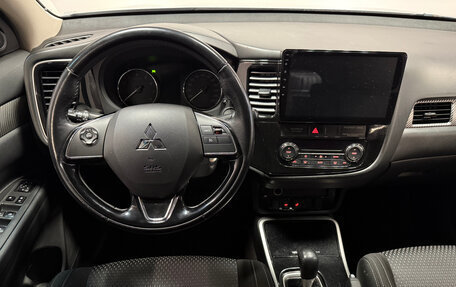 Mitsubishi Outlander III рестайлинг 3, 2017 год, 2 042 000 рублей, 6 фотография