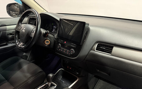 Mitsubishi Outlander III рестайлинг 3, 2017 год, 2 042 000 рублей, 8 фотография