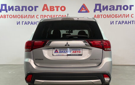 Mitsubishi Outlander III рестайлинг 3, 2017 год, 2 042 000 рублей, 4 фотография