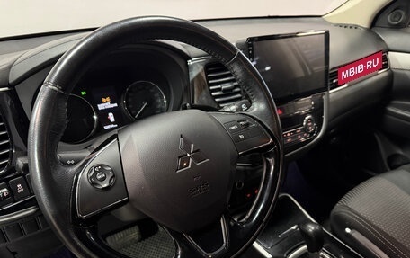 Mitsubishi Outlander III рестайлинг 3, 2017 год, 2 042 000 рублей, 5 фотография