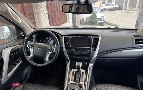 Mitsubishi Pajero Sport III рестайлинг, 2020 год, 3 670 000 рублей, 7 фотография