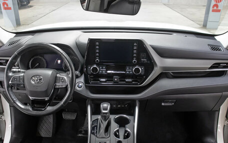 Toyota Highlander, 2021 год, 5 449 000 рублей, 16 фотография