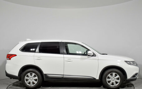 Mitsubishi Outlander III рестайлинг 3, 2017 год, 1 890 000 рублей, 4 фотография