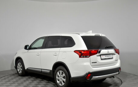 Mitsubishi Outlander III рестайлинг 3, 2017 год, 1 890 000 рублей, 8 фотография