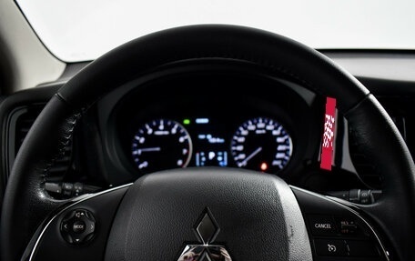 Mitsubishi Outlander III рестайлинг 3, 2017 год, 1 890 000 рублей, 6 фотография