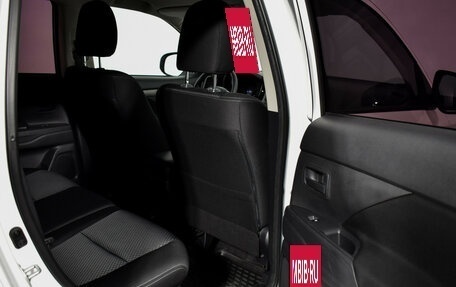 Mitsubishi Outlander III рестайлинг 3, 2017 год, 1 890 000 рублей, 13 фотография