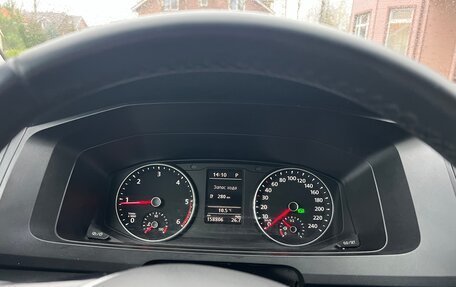 Volkswagen Caravelle T6 рестайлинг, 2018 год, 2 999 000 рублей, 10 фотография