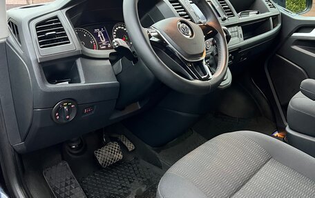 Volkswagen Caravelle T6 рестайлинг, 2018 год, 2 999 000 рублей, 8 фотография