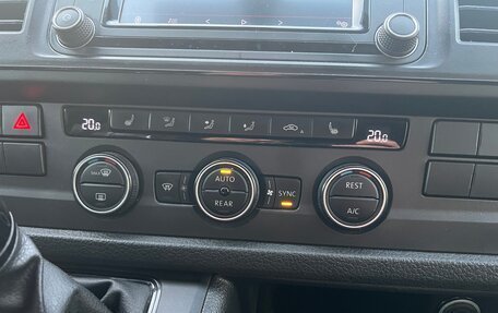 Volkswagen Caravelle T6 рестайлинг, 2018 год, 2 999 000 рублей, 14 фотография