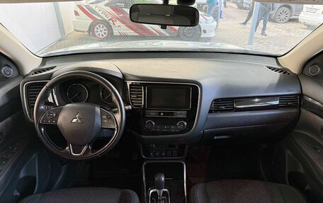 Mitsubishi Outlander III рестайлинг 3, 2019 год, 2 045 000 рублей, 10 фотография