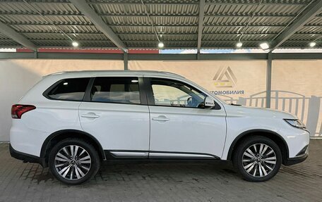 Mitsubishi Outlander III рестайлинг 3, 2019 год, 2 045 000 рублей, 6 фотография