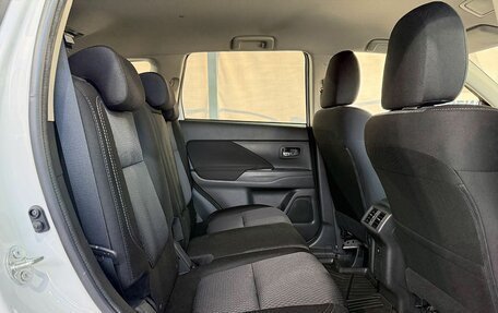 Mitsubishi Outlander III рестайлинг 3, 2019 год, 2 045 000 рублей, 12 фотография