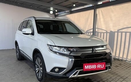 Mitsubishi Outlander III рестайлинг 3, 2019 год, 2 045 000 рублей, 7 фотография