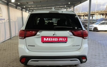 Mitsubishi Outlander III рестайлинг 3, 2019 год, 2 045 000 рублей, 4 фотография