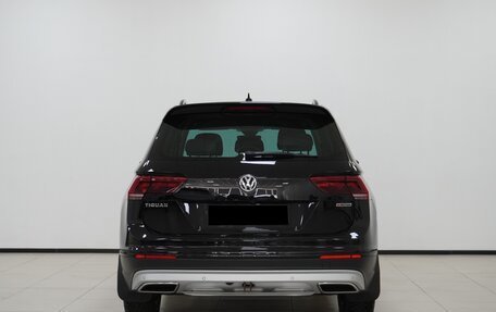 Volkswagen Tiguan II, 2019 год, 1 990 000 рублей, 4 фотография