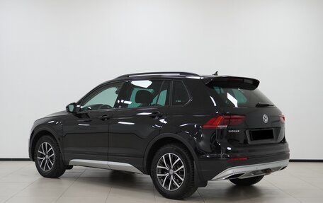 Volkswagen Tiguan II, 2019 год, 1 990 000 рублей, 2 фотография