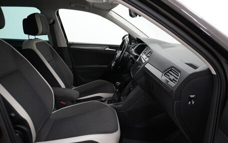 Volkswagen Tiguan II, 2019 год, 1 990 000 рублей, 7 фотография