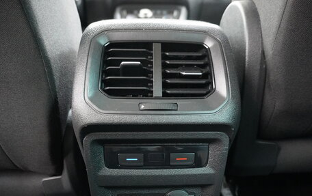 Volkswagen Tiguan II, 2019 год, 1 990 000 рублей, 13 фотография