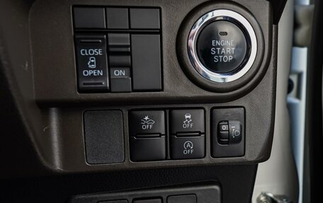 Toyota Roomy I, 2021 год, 1 380 000 рублей, 17 фотография