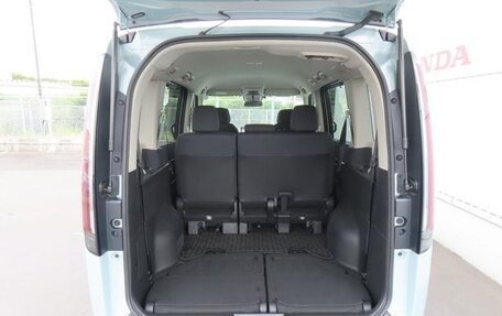 Honda Stepwgn, 2022 год, 1 850 000 рублей, 15 фотография
