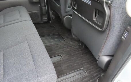 Honda Stepwgn, 2022 год, 1 850 000 рублей, 13 фотография