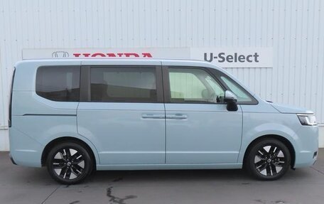 Honda Stepwgn, 2022 год, 1 850 000 рублей, 2 фотография