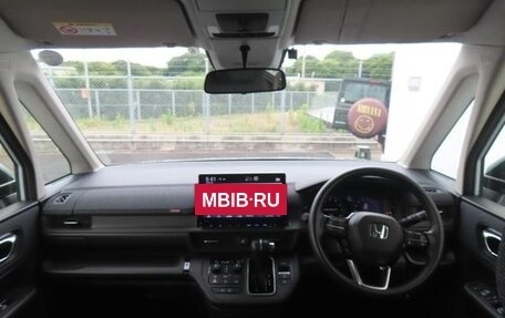 Honda Stepwgn, 2022 год, 1 850 000 рублей, 7 фотография