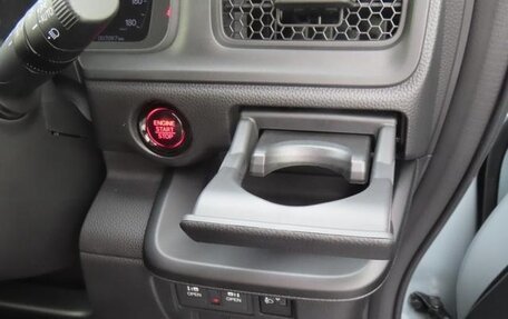 Honda Stepwgn, 2022 год, 1 850 000 рублей, 31 фотография