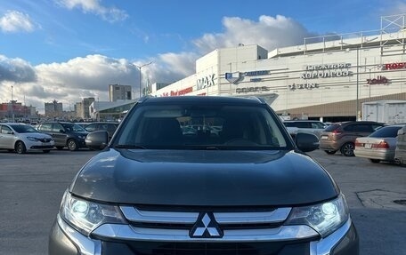 Mitsubishi Outlander III рестайлинг 3, 2017 год, 1 650 000 рублей, 2 фотография