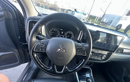 Mitsubishi Outlander III рестайлинг 3, 2017 год, 1 650 000 рублей, 10 фотография