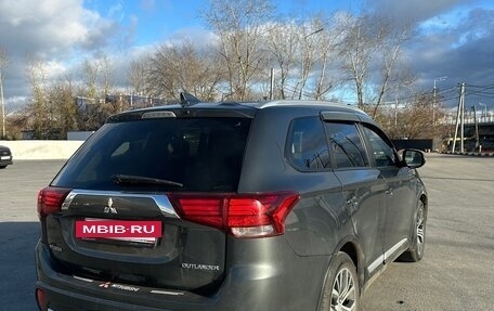 Mitsubishi Outlander III рестайлинг 3, 2017 год, 1 650 000 рублей, 6 фотография