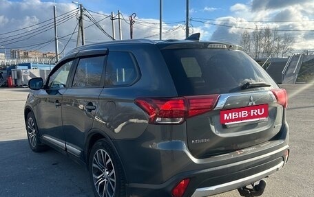 Mitsubishi Outlander III рестайлинг 3, 2017 год, 1 650 000 рублей, 5 фотография