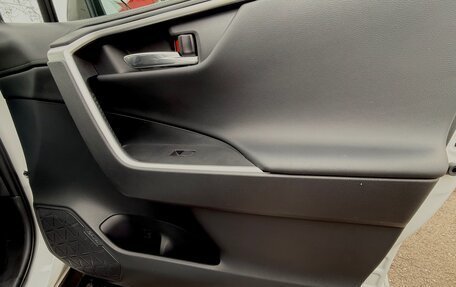 Toyota RAV4, 2023 год, 4 690 000 рублей, 8 фотография