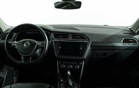 Volkswagen Tiguan II, 2017 год, 2 589 898 рублей, 13 фотография